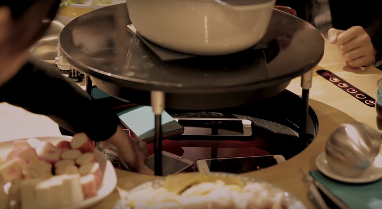 IKEA Taiwan Create a Phone-less Table for Meal Times